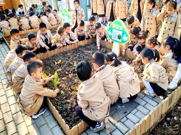 春风催新芽，植树正当时——四川省凉山州宁南县第五幼儿园关工委开展植树节活动