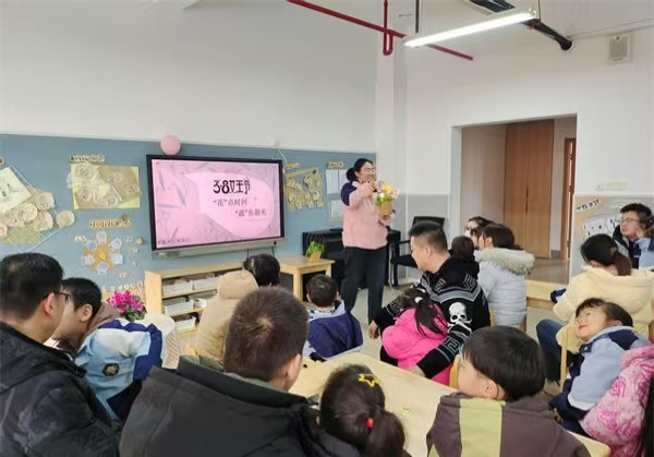 “花”点时间,“蔬”你最美——江苏省徐州市铜山区泉润路幼儿园关工委开展“女神节”亲子活动