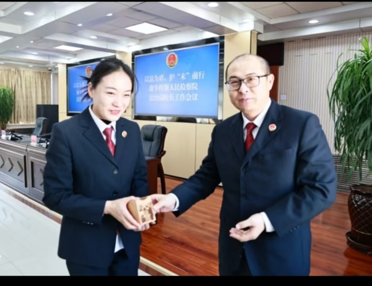 以法为盾 守“未”前行——内蒙古自治区赤峰市翁牛特旗人民检察院关工委为法治副校长充电鼓劲