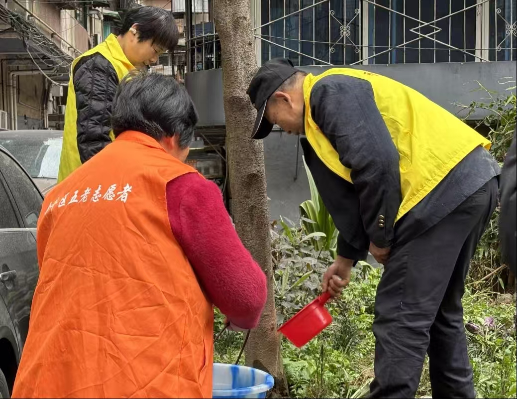 四川省成都市金牛区西南交通大学社区开展“绿色是希望，植树是行动”主题活动