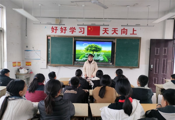 江苏省徐州市铜山区汉王镇北望小学关工委开展“低碳生活，从一棵树开始”主题班会活动