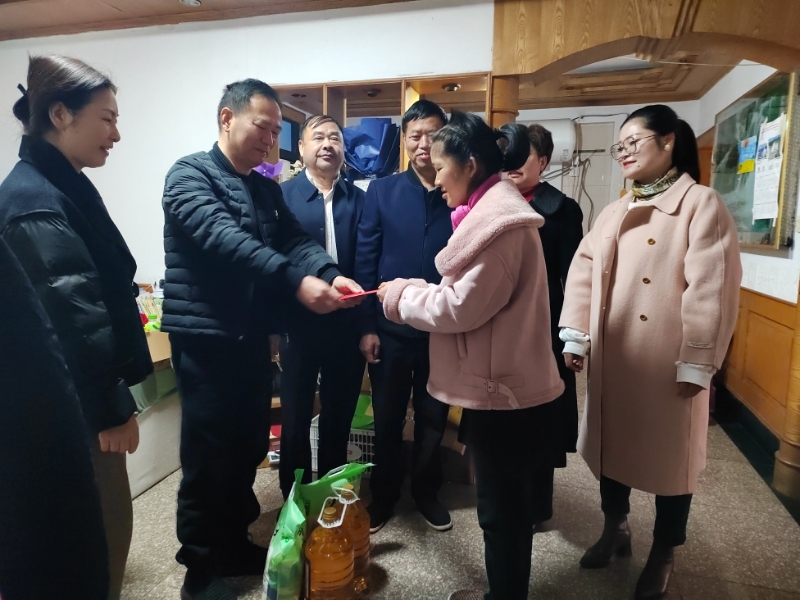 浙江省宁波市奉化区锦屏街道居敬社区关工委陪同大桥商会慰问特困儿童
