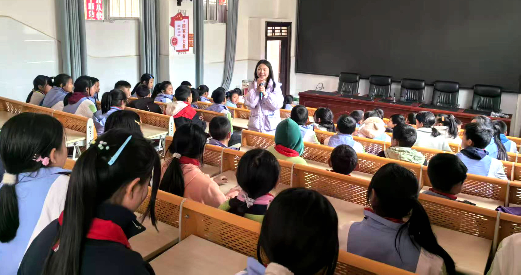 四川省凉山州会东县“法治进校园”活动启动 构建青少年成长法治屏障