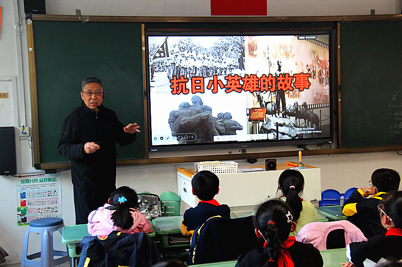江苏省南京市玄武区玄武湖街道关工委联合组织“五老”“大思政”进校园活动