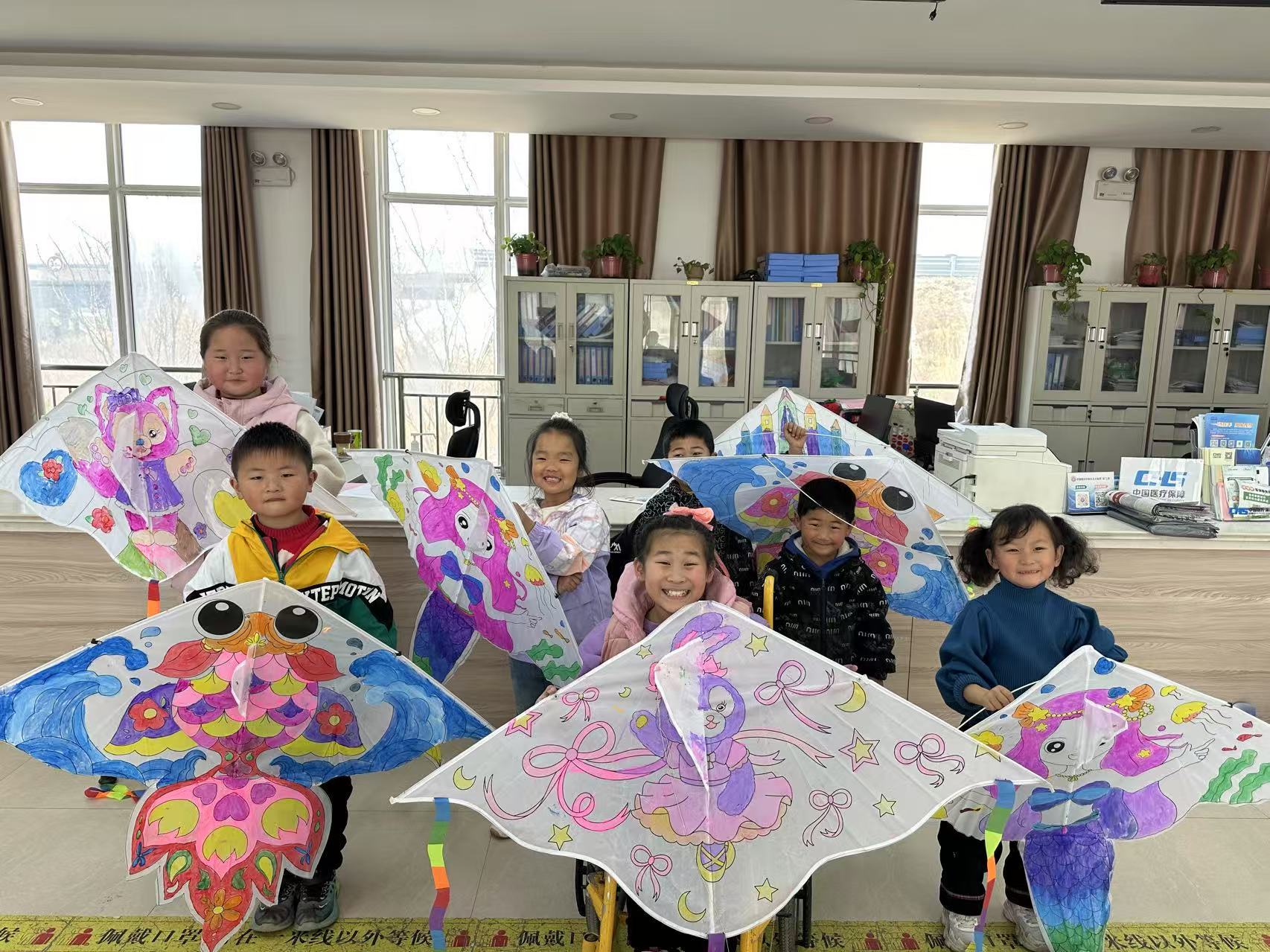 徐州经开区徐庄镇岳庄村关工委开展“春风绘纸鸢 童心筑梦想”