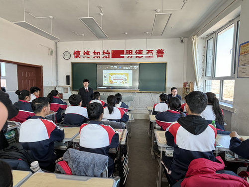 黑龙江省牡丹江市阳明区五林镇中学关工委开展“拒绝校园欺凌 共筑和谐校园”法制宣传活动