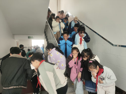 黑龙江省牡丹江市阳明区照庆小学关工委消防安全应急疏散演练纪实