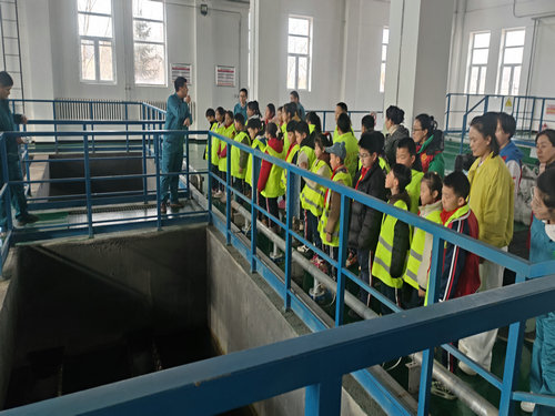 黑龙江省牡丹江市阳明区新兴街道关工委联合崔大姐工作室开展“‘惜’水长流  护水‘童’行”活动