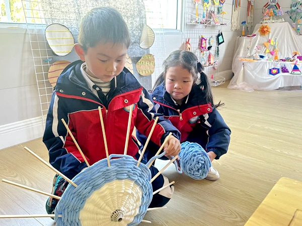 指尖童趣，绣织童年——四川省凉山州宁南县第五幼儿园关工委组织开展“编绣”特色活动