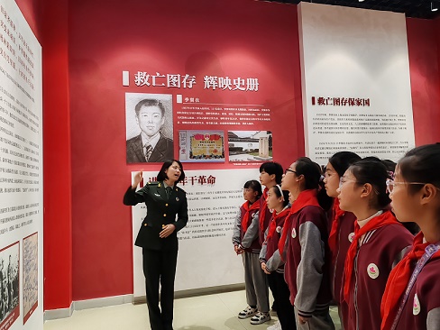 缅怀革命英烈 传承红色基因——江苏省无锡市惠山区钱桥街道关工委联合藕塘中心小学远足拉练暨祭扫锡西革命烈士陵园活动