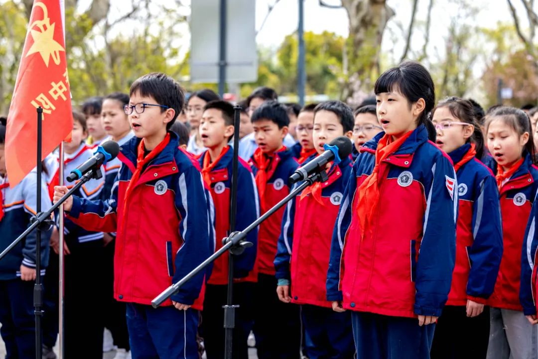 致敬·缅怀·奋进丨浙江省平湖市举办“学习英烈守好红色根脉  铸魂育人携手奋进未来”缅怀施奇烈士活动