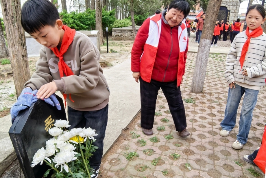 安徽省阜阳市阜南县于集乡教育关工委开展“听英雄故事，传红色精神”主题教育活动