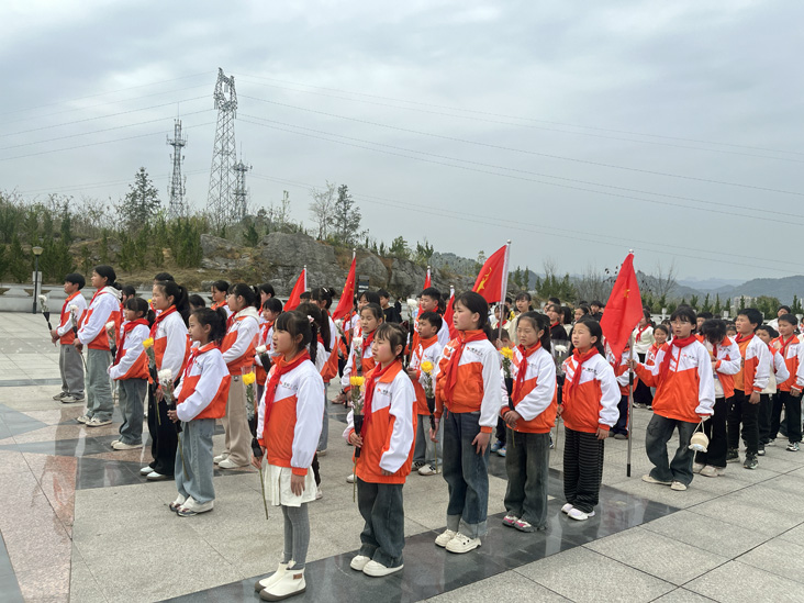 追思先烈志，共铸中华魂——湖南省吉首市寨阳小学开展清明祭英烈活动