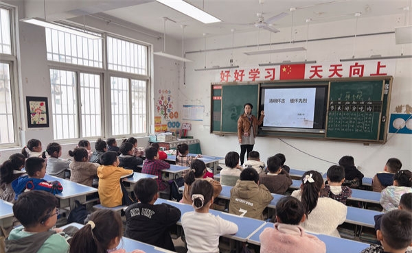 江苏省徐州市铜山区汉王镇北望小学关工委组织开展“清明怀古，缅怀先烈”主题班会活动