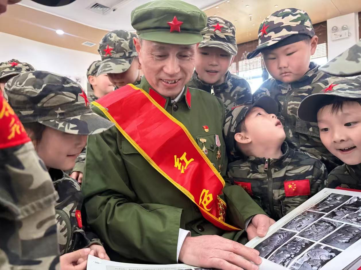 安徽省阜阳市界首市关工委：爱国情怀走进幼儿心灵