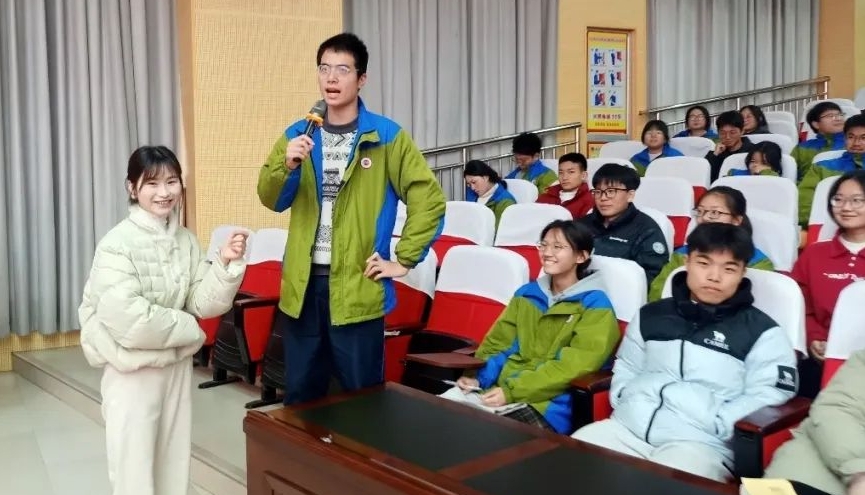 江西省抚州市崇仁县崇仁一中关工委开展“拥抱情绪 疗愈自我”心理专题培训