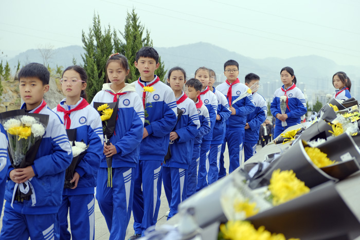 传承红色基因 争做时代新人——湖南省湘西州吉首市第一小学清明祭英烈活动