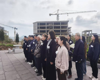 清明祭英烈 丰碑励前行——贵州省贵阳市乌当区东风镇关工委开展清明祭扫活动