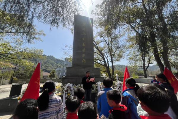浙江省杭州市富阳区万市镇关工委开展“清明祭英烈 厚植家国情”活动
