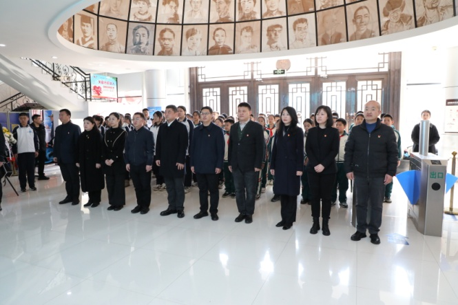 黑龙江省牡丹江市中小学幼儿园关工委走进博烈馆联合开展“志愿同行祭先烈 传承精神正当时”主题活动