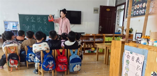 江苏省徐州市铜山区汉王镇北望幼儿园关工委开展“安全饮食，健康成长”主题教育活动
