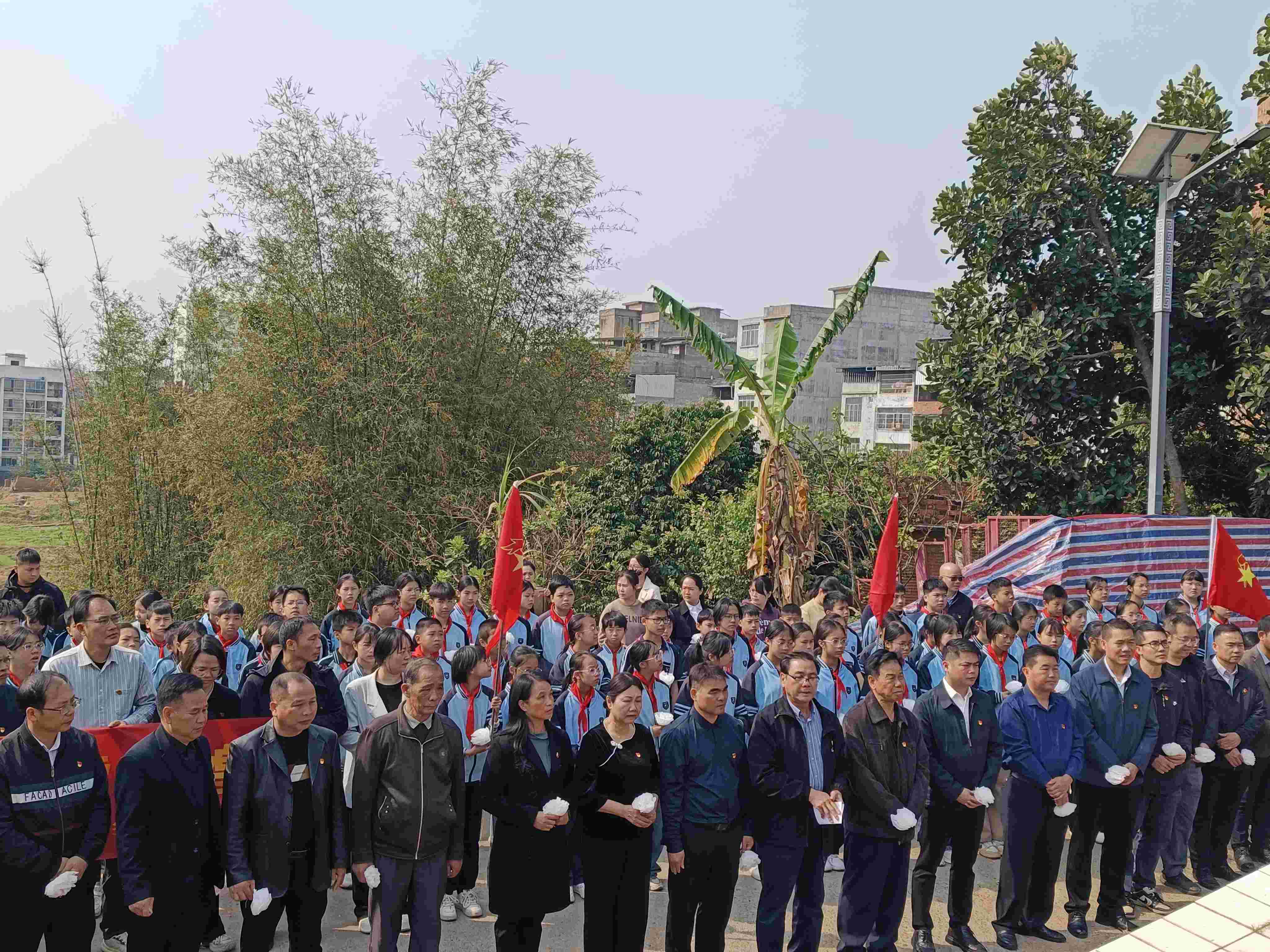 广西壮族自治区南宁市邕宁区关工委联合开展“传承红色基因，缅怀革命先烈”悼念活动