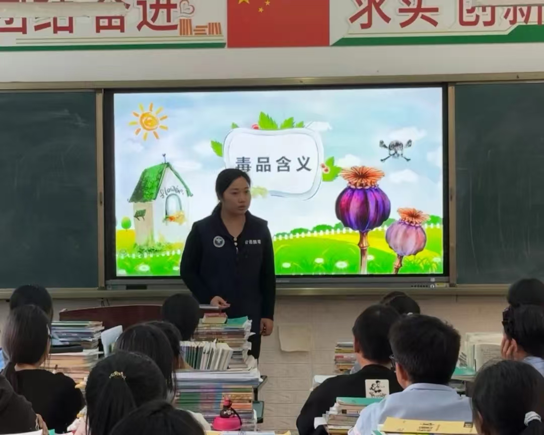 四川省凉山州甘洛团县委联合多部门开展禁毒宣传活动