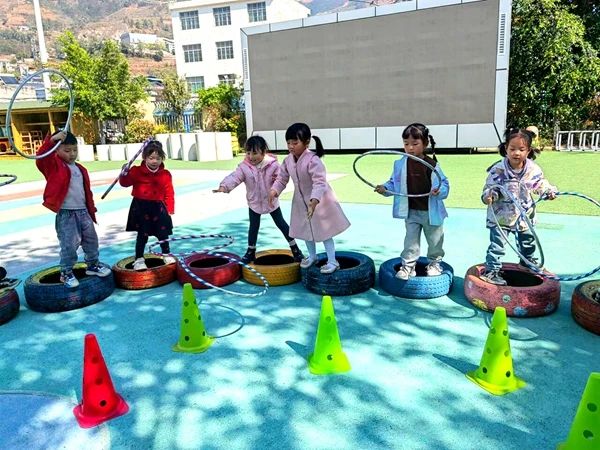 玩转民间游戏 共享快乐童年——四川省凉山州宁南县机关幼儿园关工委开展“民间游戏分享交流活动月”系列活动
