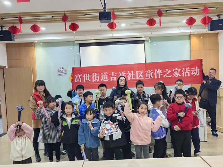 四川省自贡市富顺县富世街道吉祥社区开展“小手制艾锤 清明知传承”非遗体验活动