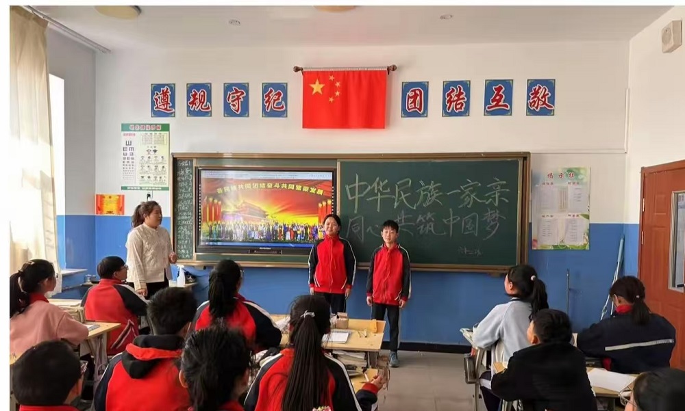 内蒙古赤峰市翁牛特白音套海中心小学关工委“民族团结进步”教育活动丰富多彩