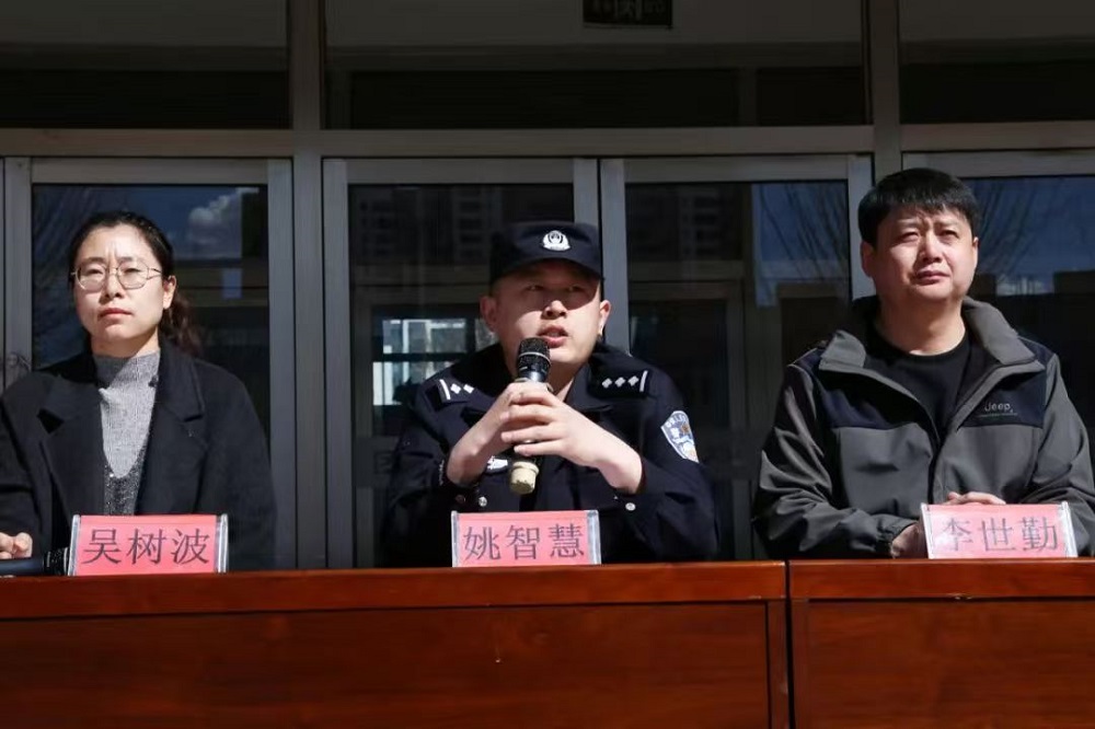 法治进校园 安全护成长——内蒙古自治区赤峰市翁牛特旗乌丹第三小学关工委开展“法治进校园”教育活动