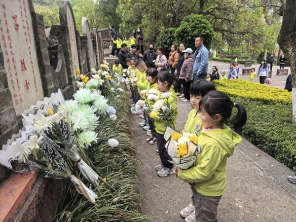 四川省凉山州宁南县第二幼儿园关工委开展“缅怀革命先烈，厚植爱国情怀”清明节主题活动
