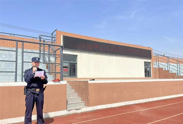 法治之光，照亮校园——江苏省徐州市铜山区何桥镇中心小学关工委开展法治教育活动
