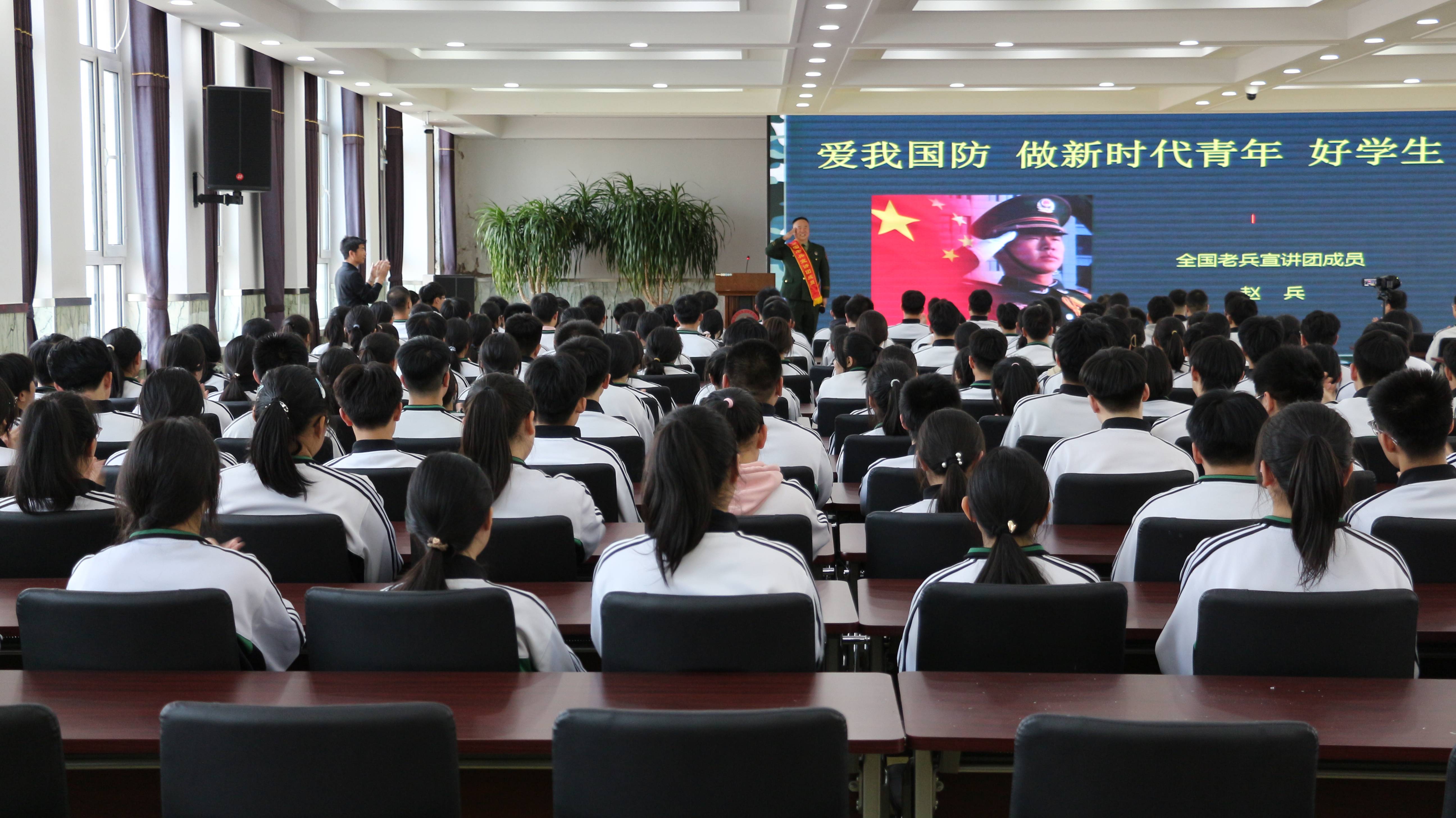 黑龙江省牡丹江市第二高级中学关工委组织开展“爱我国防 做新时代好少年”宣讲活动