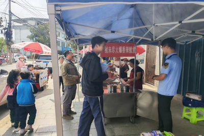 贵州省贵阳市乌当区水田镇开展校园周边环境卫生整治行动
