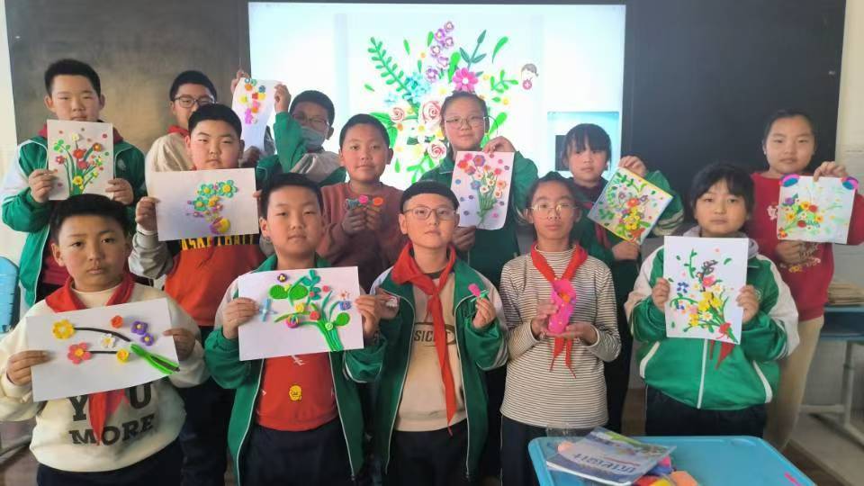 内蒙古自治区赤峰市翁牛特旗乌丹第二小学关工委社团活动丰富多彩