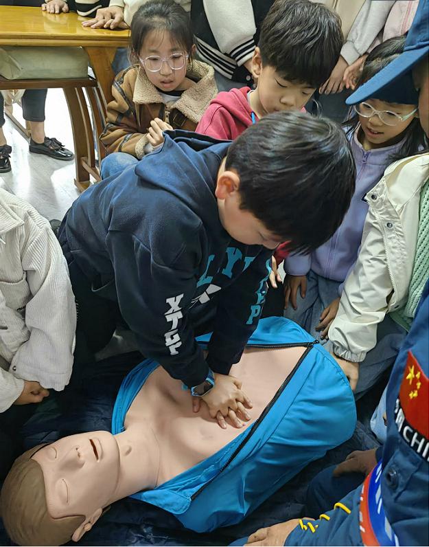 江苏省丹阳市界牌镇关工委：急救培训 “童”样重要
