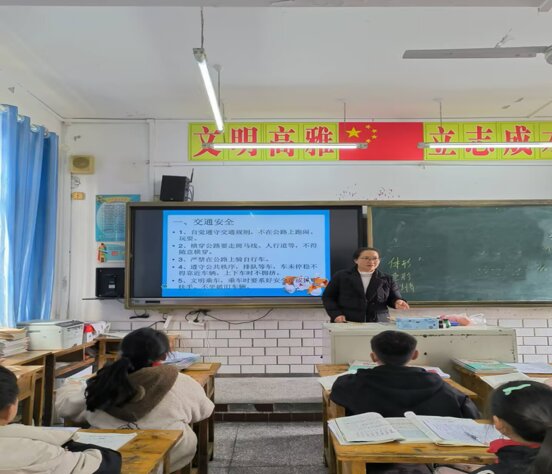 重庆市垫江县新民小学校关工委开展交通安全主题班队会
