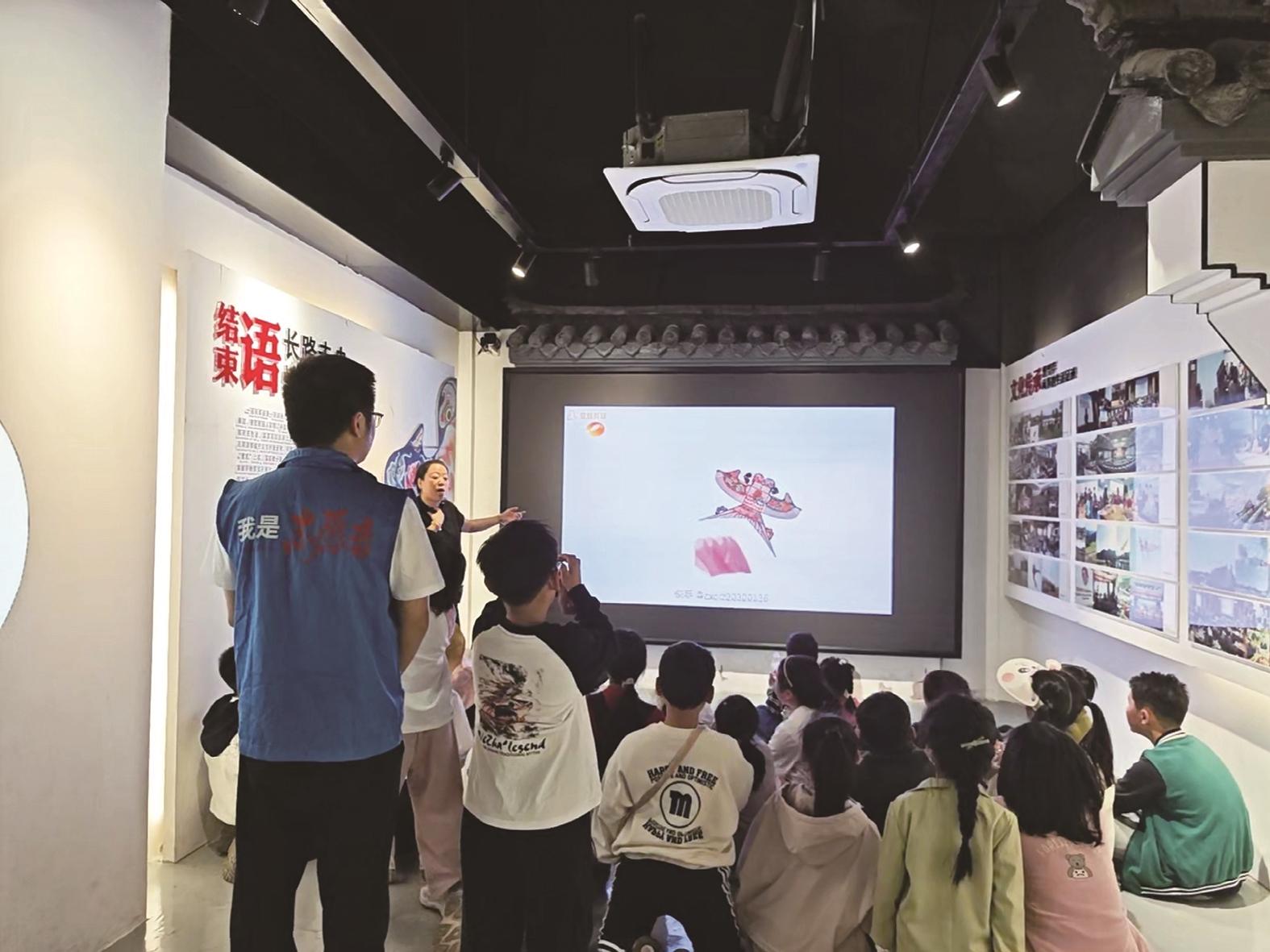 浙江省宁波市奉化区锦屏街道锦山社区关工委组织青少年走进曹雪芹风筝博物馆
