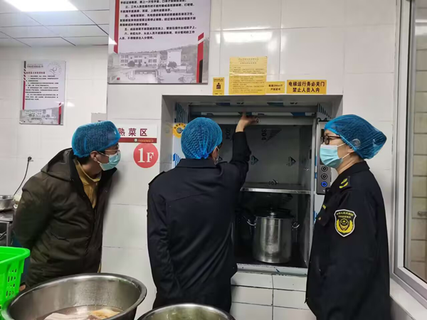 为校园电梯戴上“安全盔” 让师生乘梯吃下“定心丸”