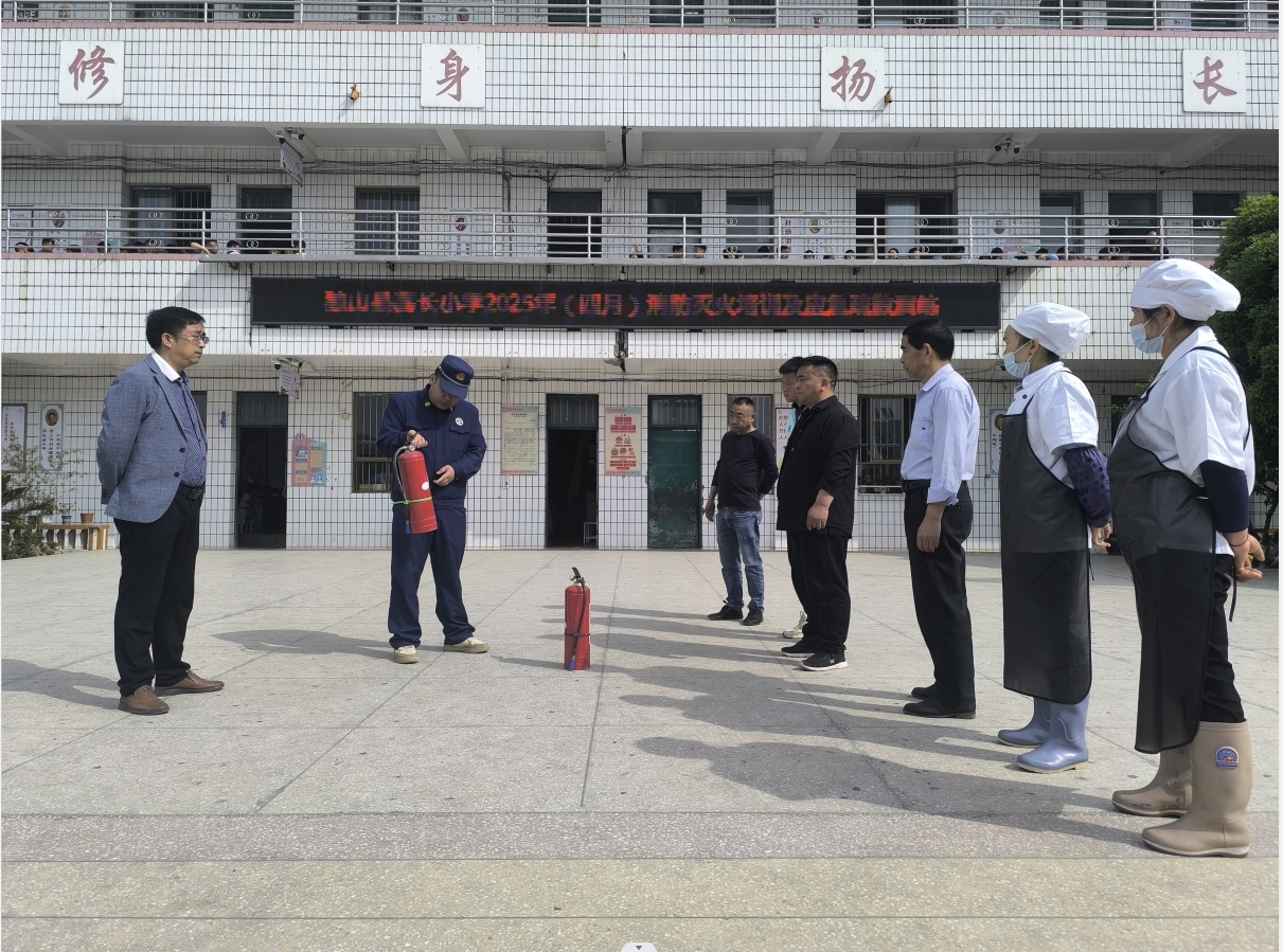 防范未“燃”  安全“童”行——贵州省黔南州独山县第六小学关工委开展消防应急演练活动