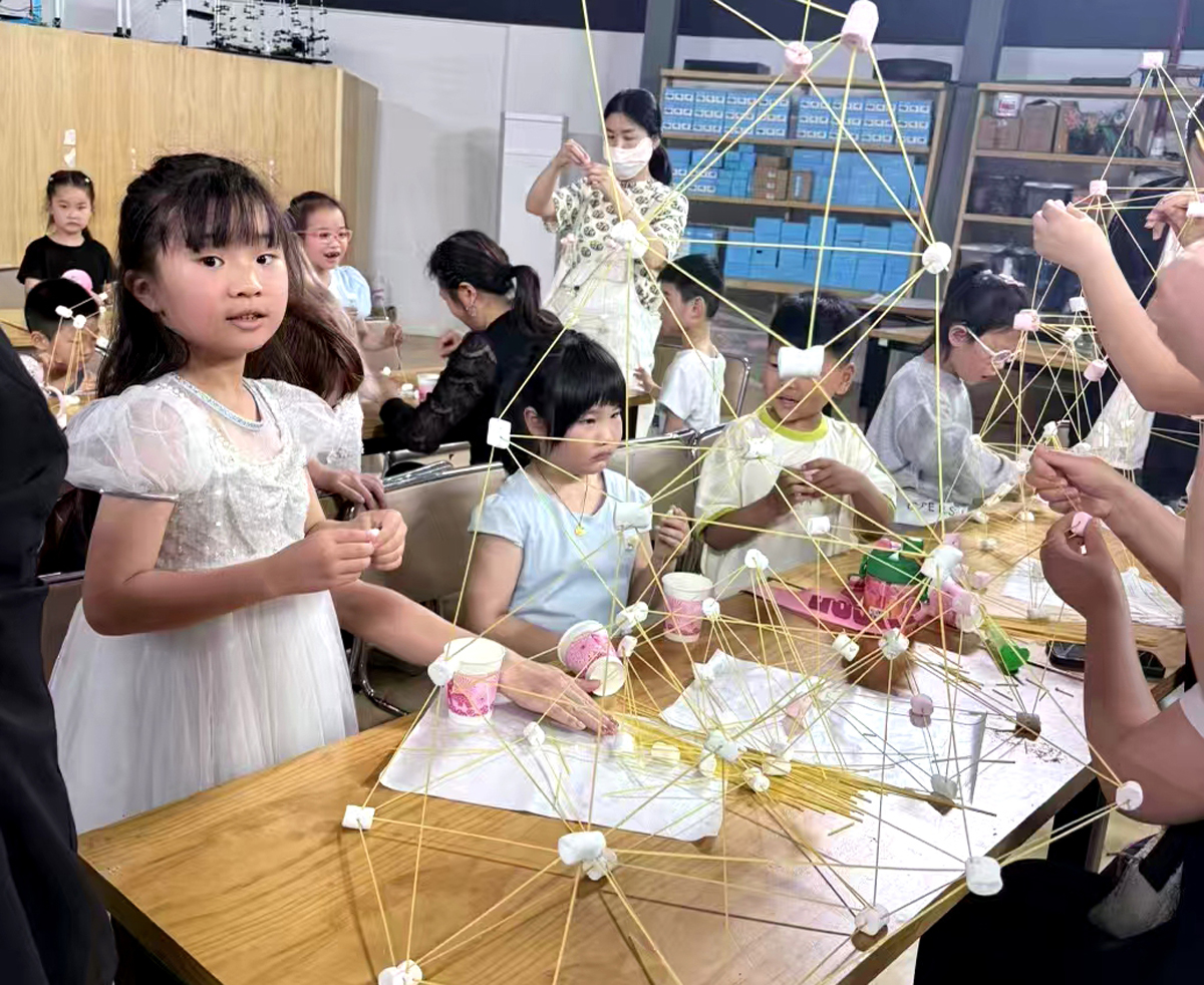 宜兴科技馆关工站开展萌娃建筑探索活动