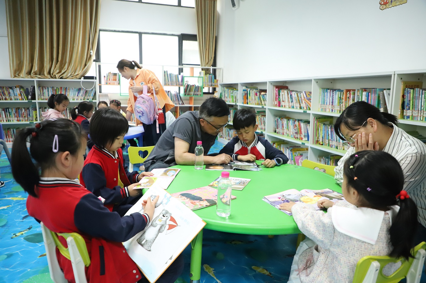泉影绕书香，绿意绘未来——贵州省福泉市第一幼儿园关工委开展亲子阅读实践活动