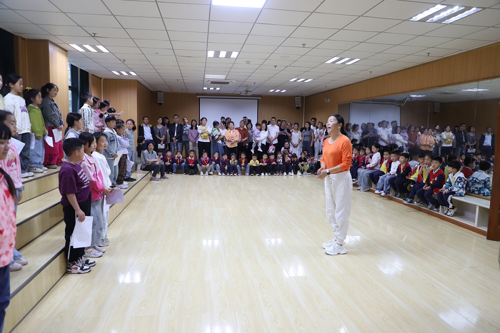 探秘艺术殿堂，点燃童年梦想——贵州省福泉市一幼到市青少年活动中心开展亲子研学活动