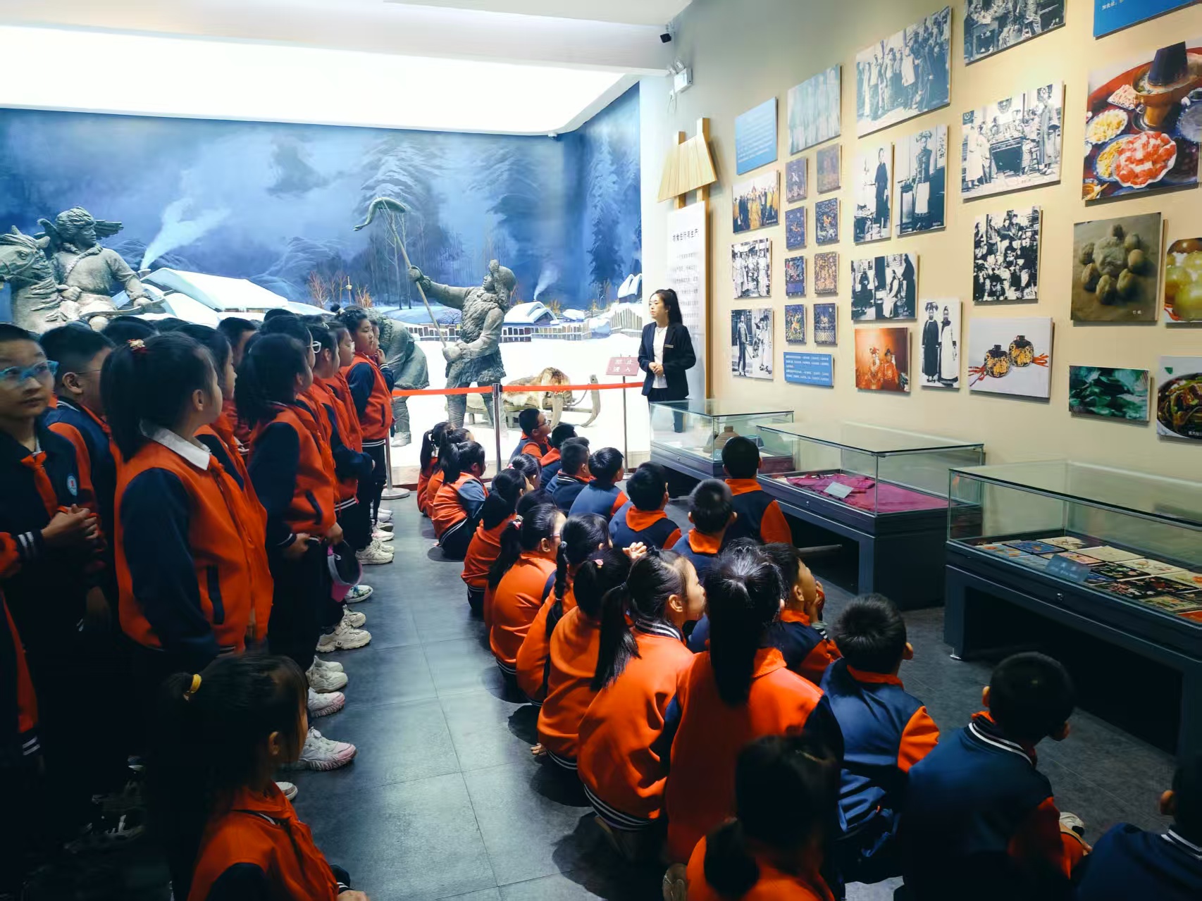 黑龙江省宁安市实验小学关工委组织学生满族风俗博物馆研学