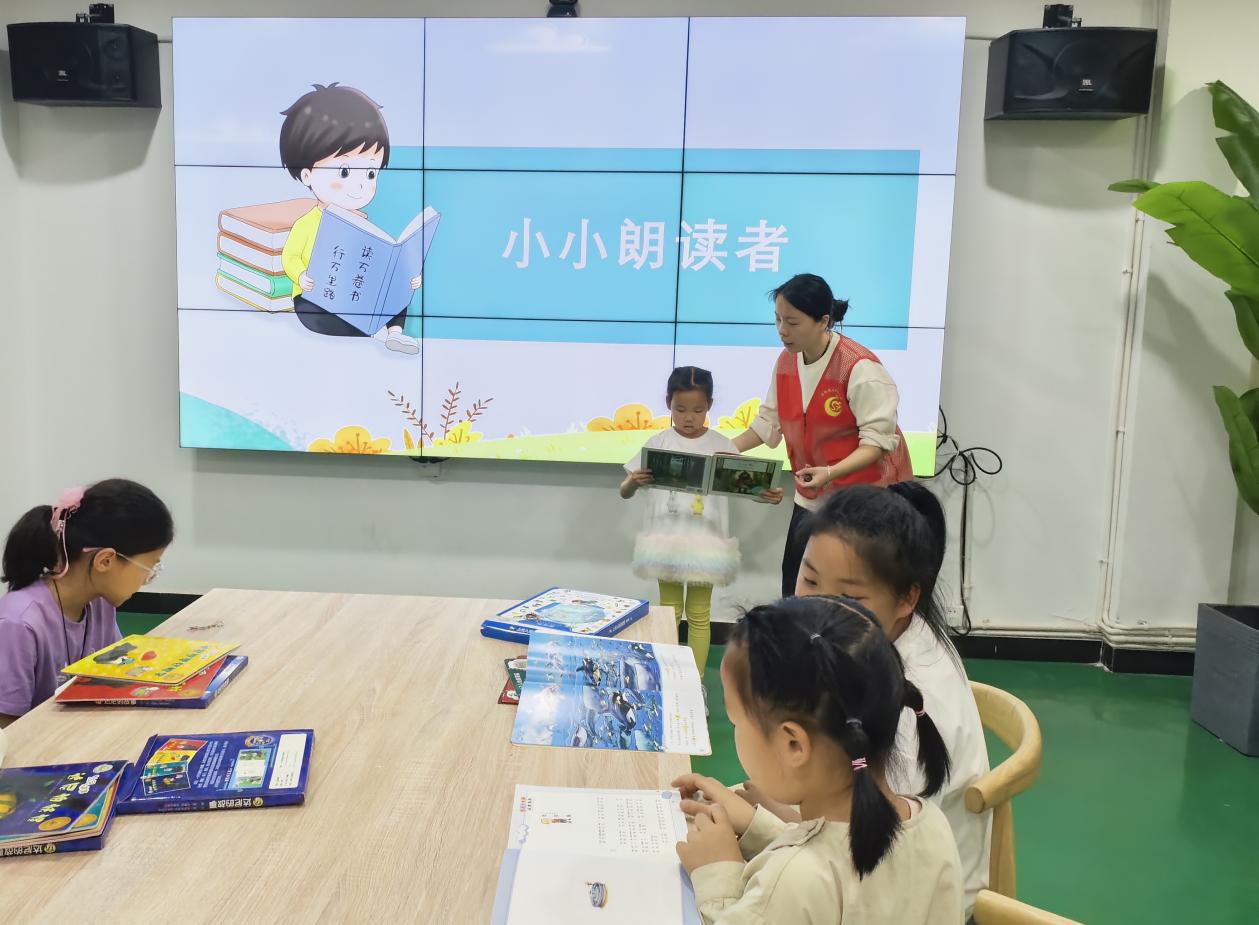 江苏省丹阳市云阳街道凤美新村社区关工委开展“童书漂流记 共享智慧浪花”主题阅读活动