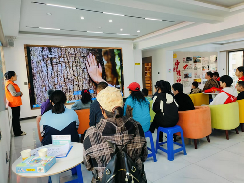 黑龙江省牡丹江市阳明区阳光社区关工小组联合汇智社会服务中心开展“珍爱地球 人与自然和谐共生”世界地球日主题活动