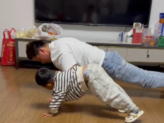阳光运动亲子行，活力童年乐不停 ——贵州省福泉市第一幼儿园关工委组织开展“亲子阳光运动”活动