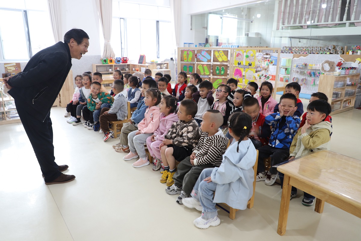 书香润童心·家园伴成长——贵州省福泉市第一幼儿园关工委“家长进课堂”讲故事活动