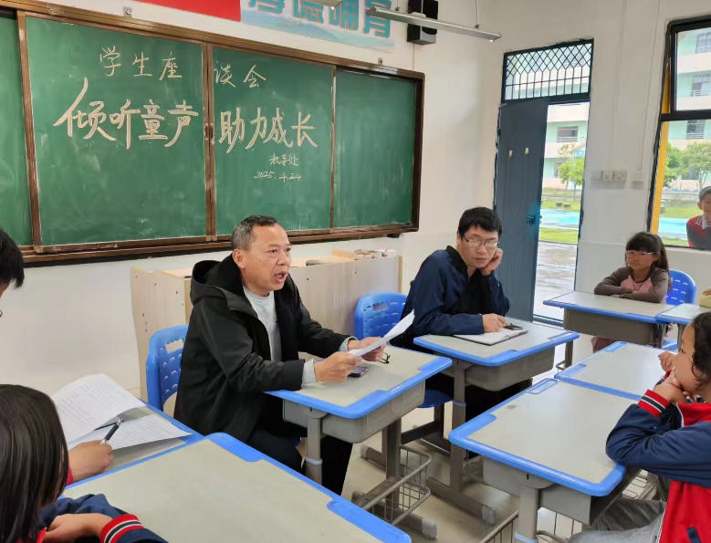 江西省新余市仙女湖区观巢镇中心小学关工委开展“倾听童声 助力成长“学生座谈会
